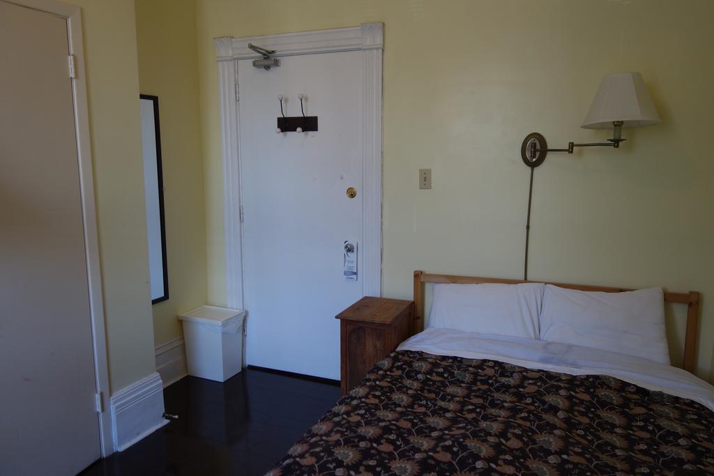 Spadina 11 Guesthouse Торонто Номер фото