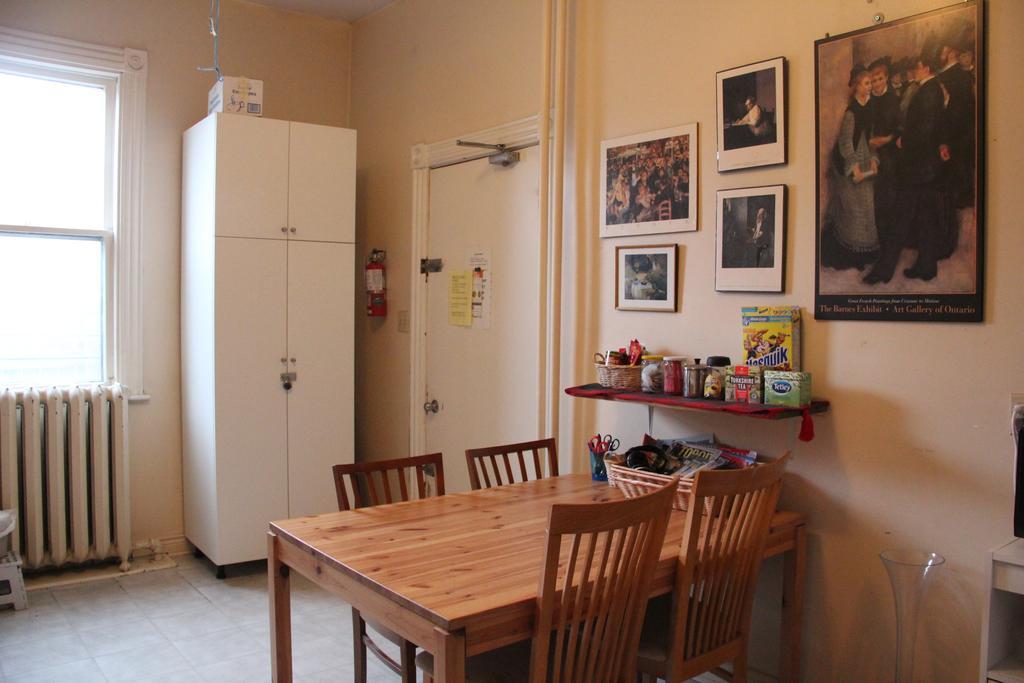 Spadina 11 Guesthouse Торонто Екстер'єр фото