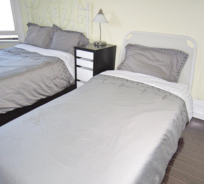 Spadina 11 Guesthouse Торонто Екстер'єр фото