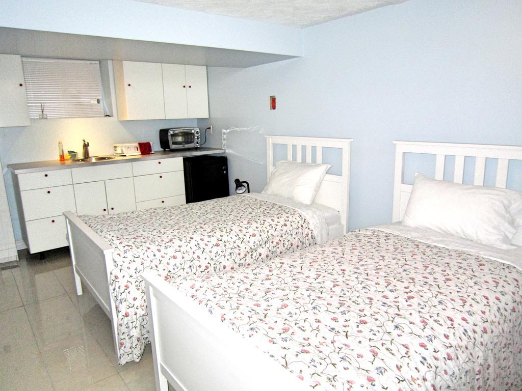 Spadina 11 Guesthouse Торонто Екстер'єр фото