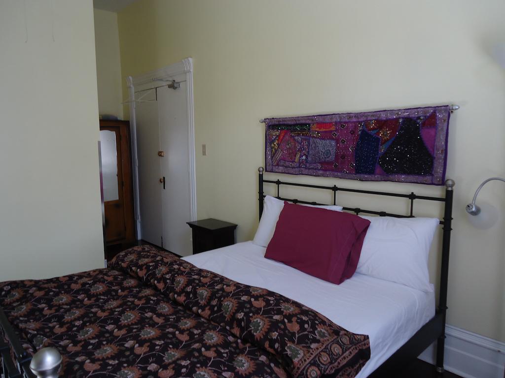Spadina 11 Guesthouse Торонто Екстер'єр фото