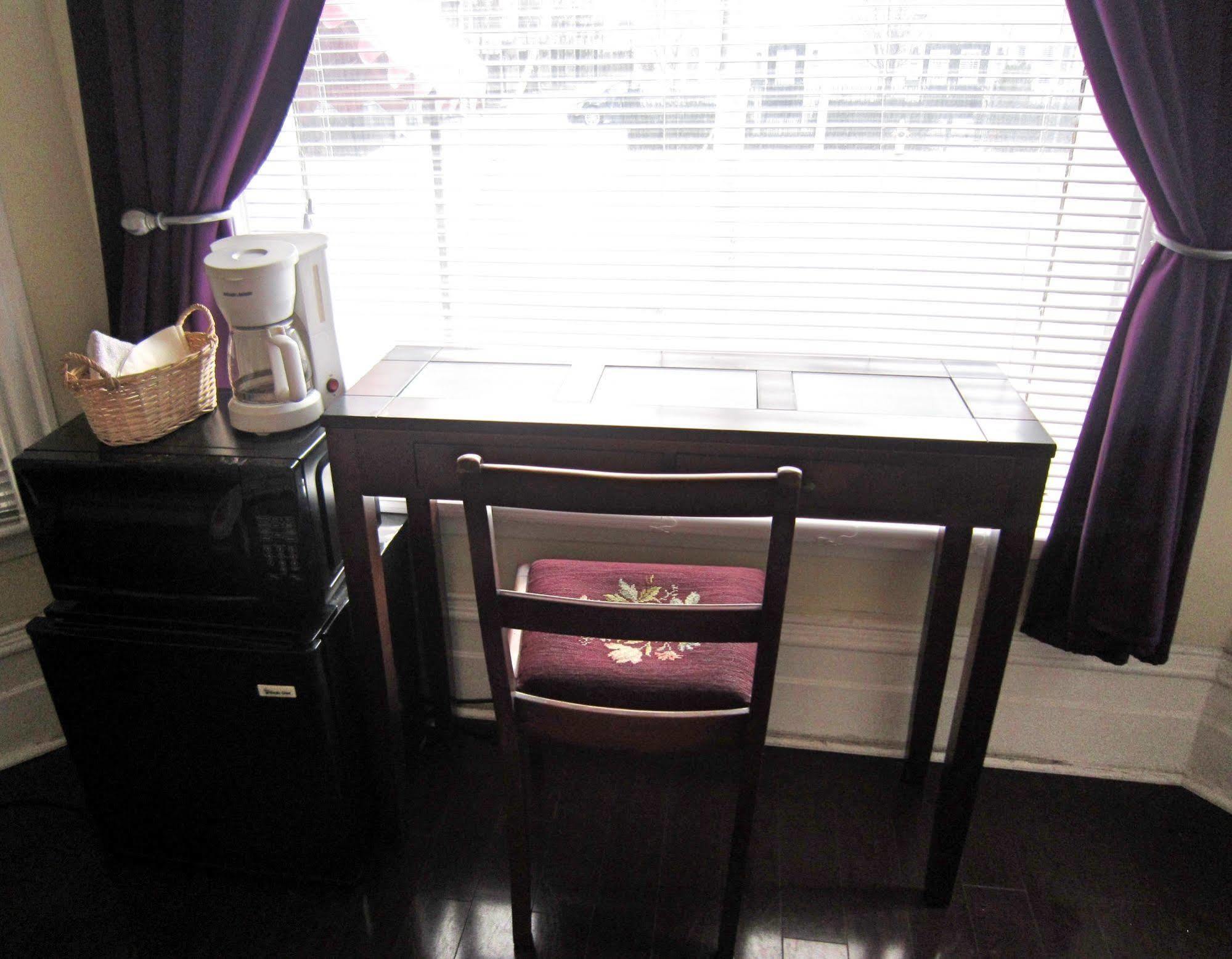 Spadina 11 Guesthouse Торонто Екстер'єр фото
